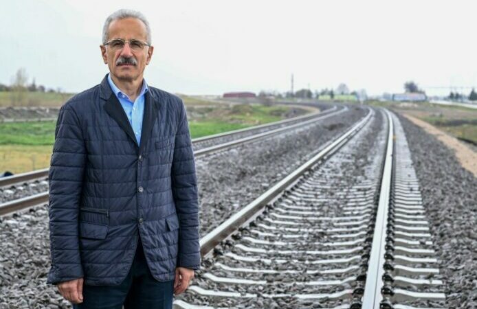 Bursa’ya Gemlik Treni için müjdeli haber geldi Olay Gazetesi Yazarı Ahmet Emin Yılmaz, Ulaştırma Bakanı Abdülkadir Uraloğlu’nun