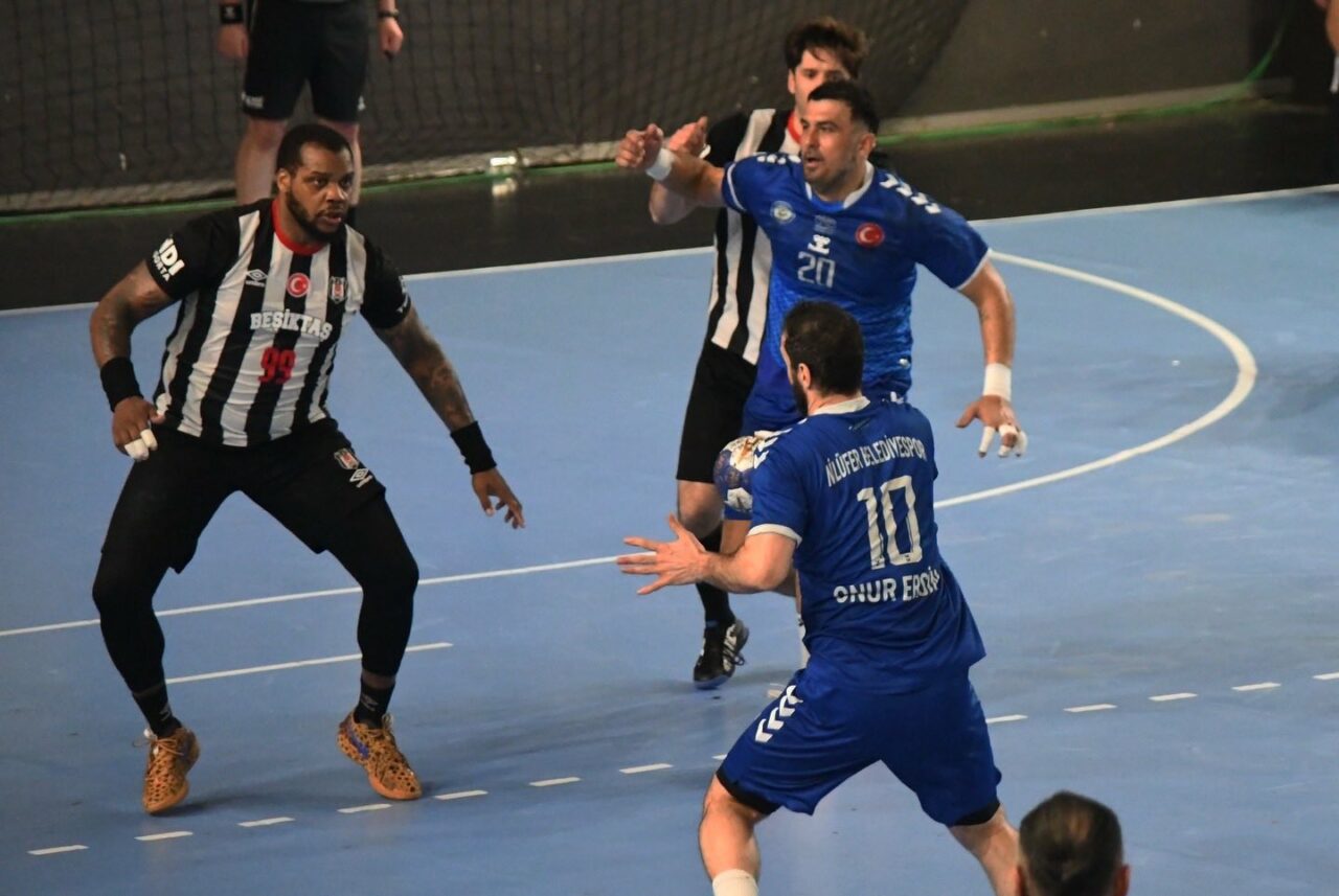 Nilüfer Belediyespor lideri yıktı, zirveye yaklaştı