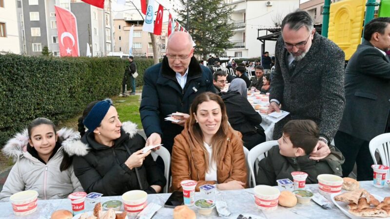 Bursa Kestel’de sokak iftarı Kestel Belediyesi tarafından Ramazan ayı boyunca geleneksel olarak düzenlenen sokak