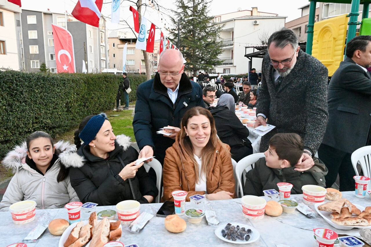 Bursa Kestel’de sokak iftarı