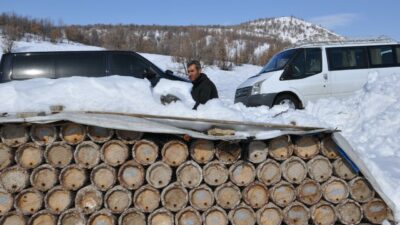 4 ay boyunca kar altında!