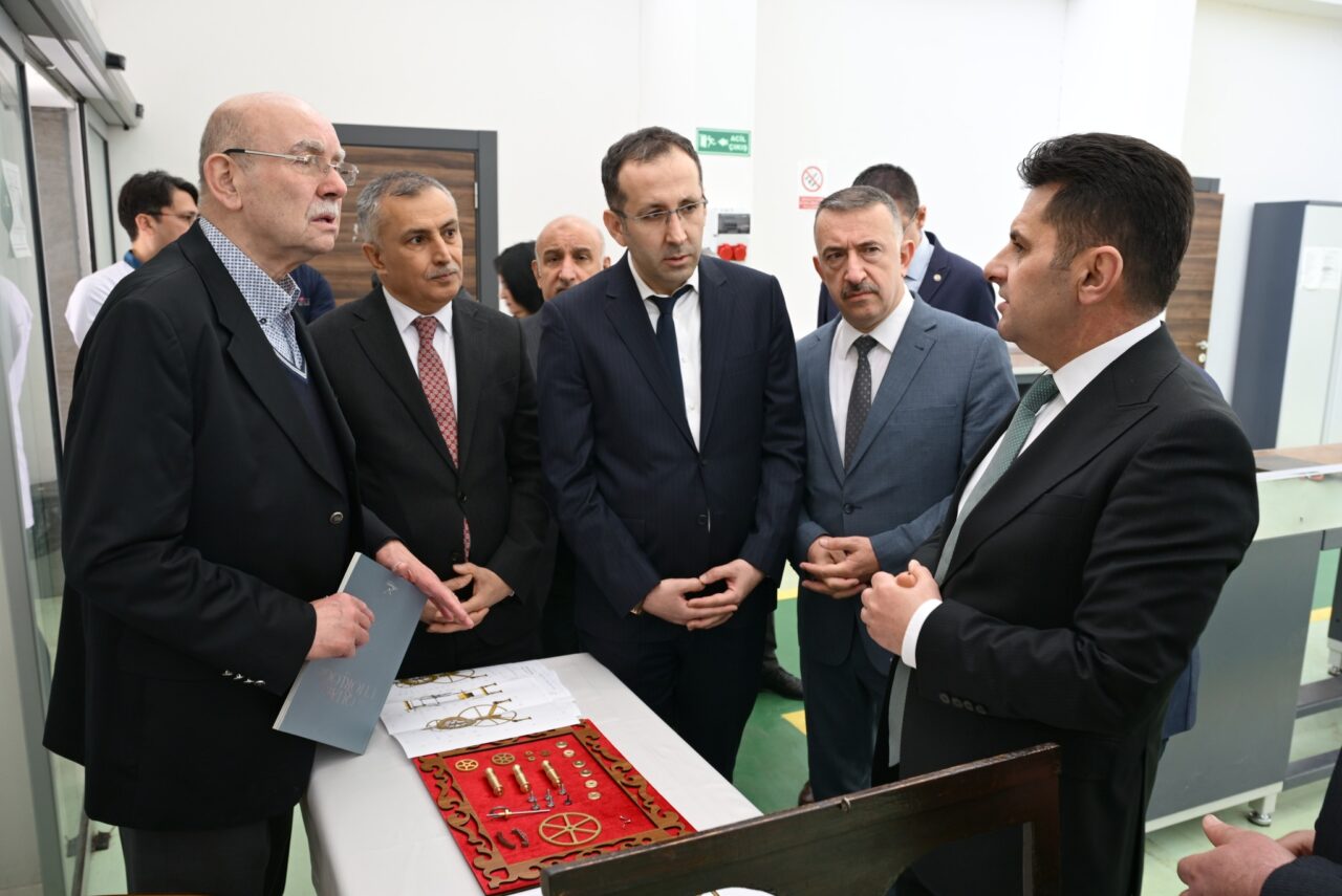 Bursa'ya bakanlıktan özel ziyaret! İncelemek için geldiler... 1 3 yazi icin milli egitim bakanligi mesleki ve teknik egitim genel muduru salih kaygusuz tophane mesleki ve teknik anadolu lisesi hayrettin akpinar 1