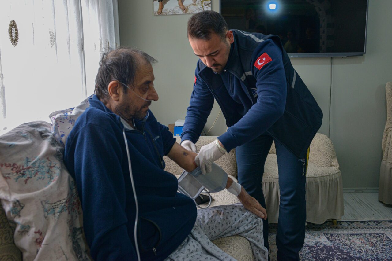 Bursa’da binlerce vatandaşa evde bakım hizmeti