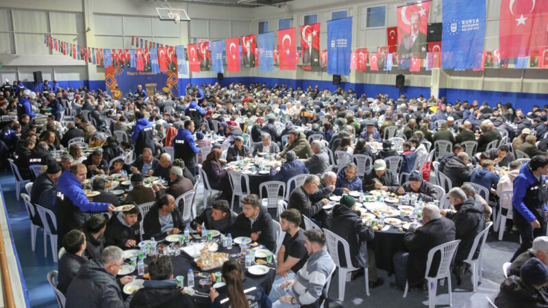 Ramazan ayının manevi iklimini kentin tümüne yayan Bursa Büyükşehir Belediyesi,