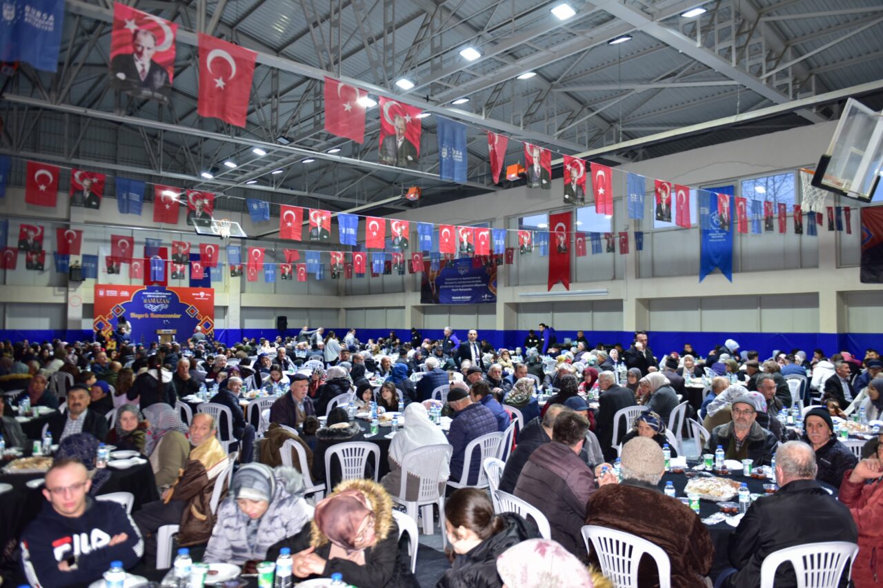 Bursa Büyükşehir’in iftar sofrası Harmancık’ta kuruldu
