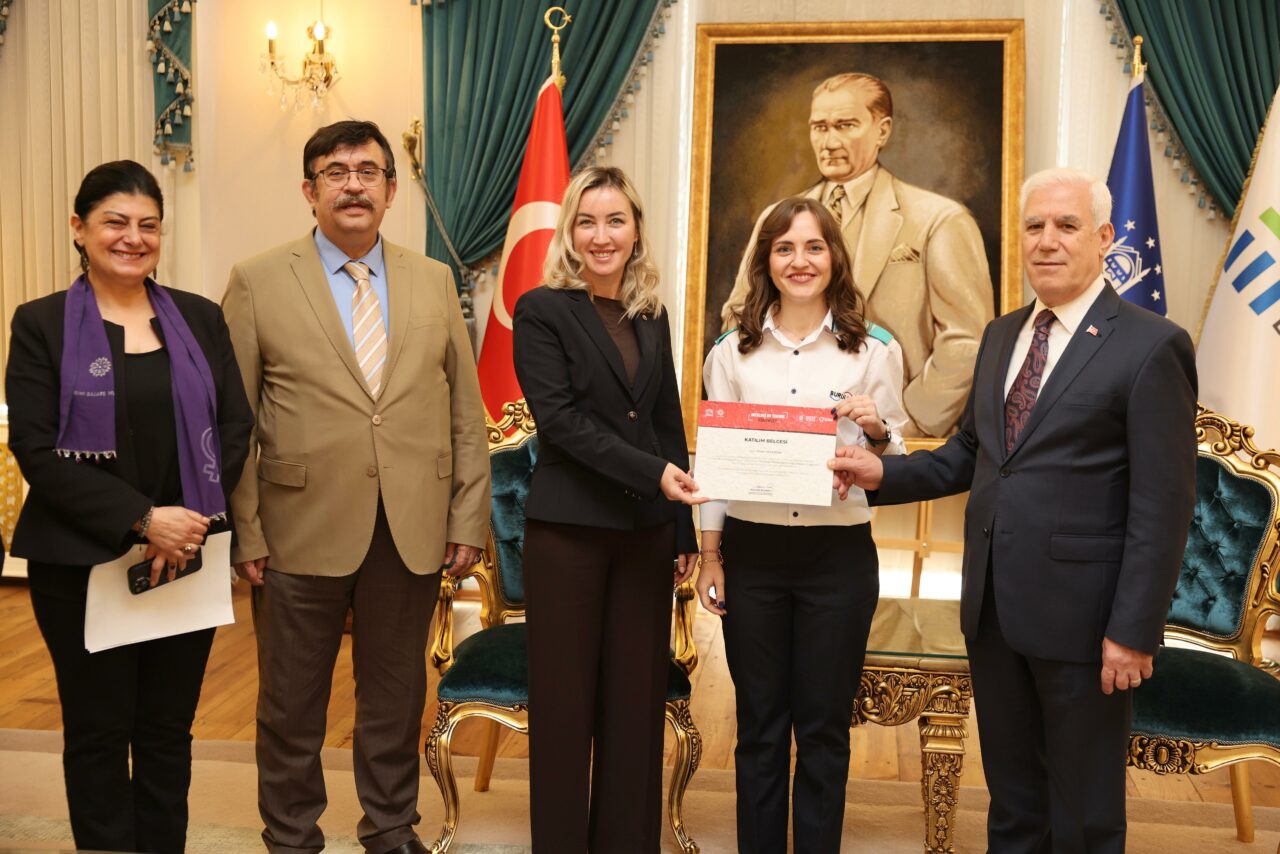 Bursa’nın raylarına kadın eli