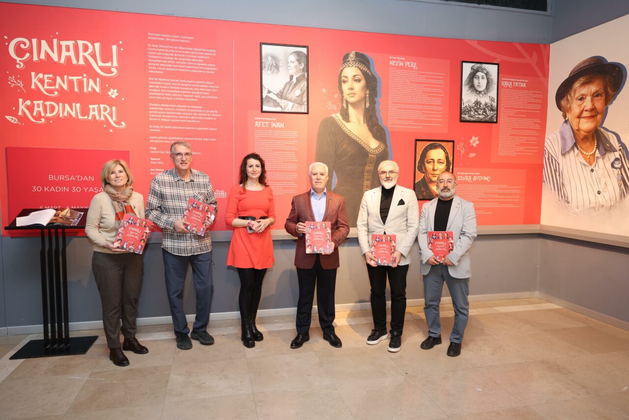 Bursa’da 30 kadının iz bırakan hikayesi sergi oldu