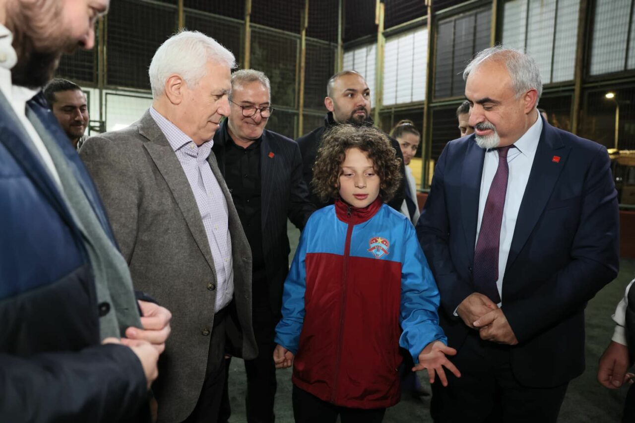 Bursa’da Başkan Bozbey söz verdi! O saha yenileniyor Bursa’da Başkan Bozbey söz verdi! O saha yenileniyor