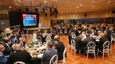 Bursa’da Büyükşehir Meclisi ailesi aynı sofrada buluştu