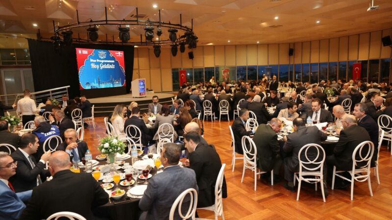 Bursa siyaseti için örnek tablo: Önce tartıştılar sonra aynı sofrada buluştular Bursa Büyükşehir Belediye Meclisi, su faturalarındaki artış sebebiyle hayli gergin