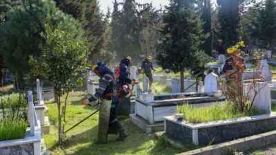 Bursa’da şehitlik ve mezarlıklar bayrama hazır