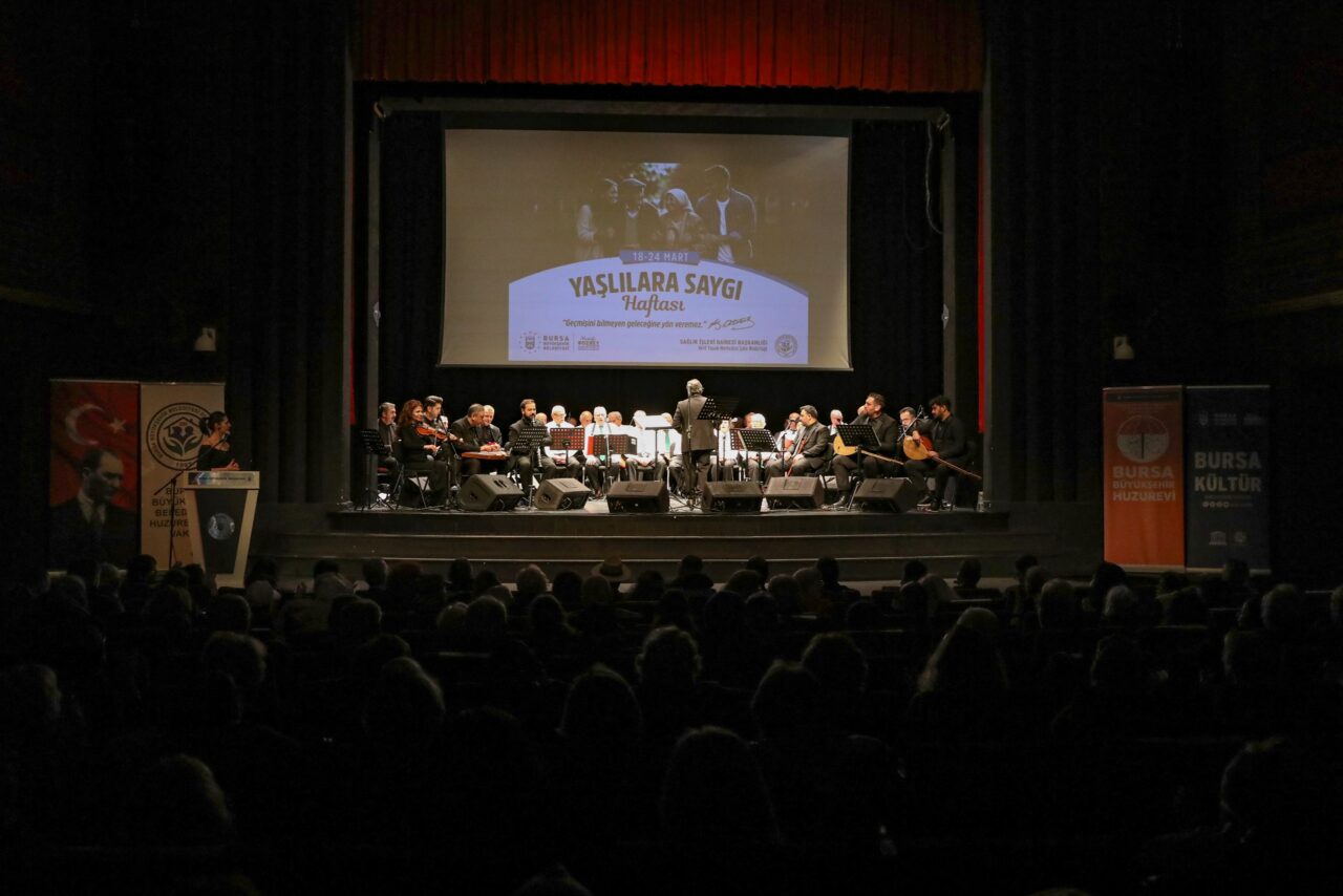 Bursa’da renkli görüntüler! Sergi ve konser bir arada