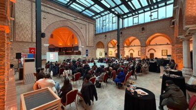 Bursa’da tarihe ışık tutan panel! Osmanlı’da vakıf kuran kadınlar konuşuldu