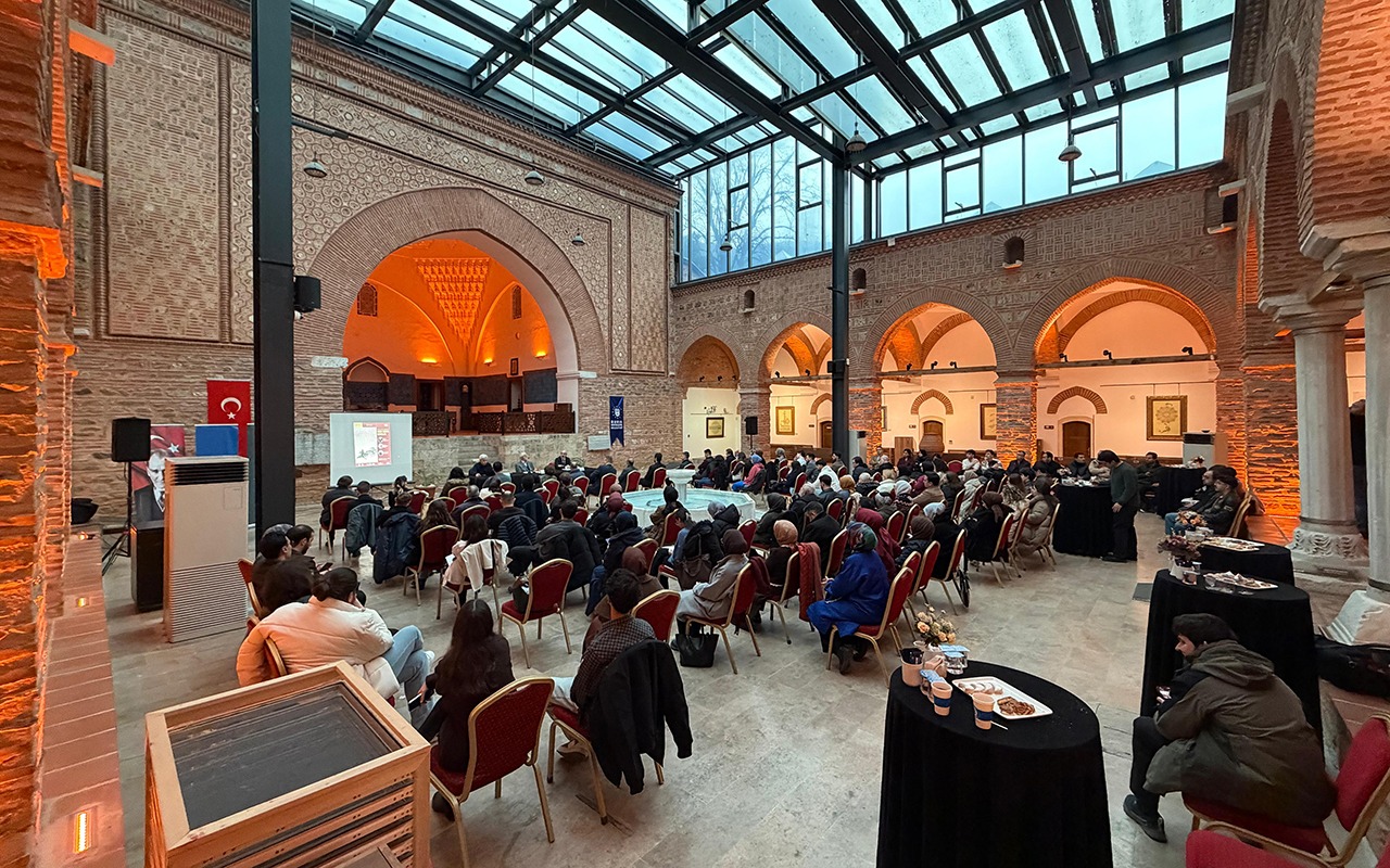 Bursa’da tarihe ışık tutan panel! Osmanlı’da vakıf kuran kadınlar konuşuldu