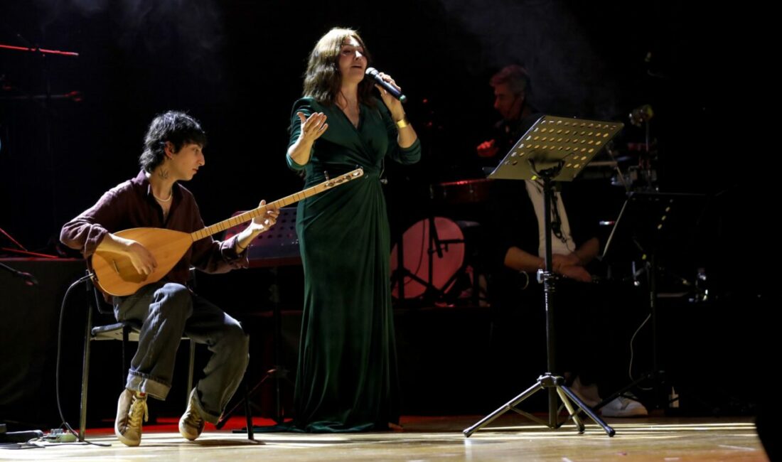 Büyükşehir Belediyesi’nin düzenlediği ‘Caz Pazarı Konserleri’ kapsamında sahne alan Serenad