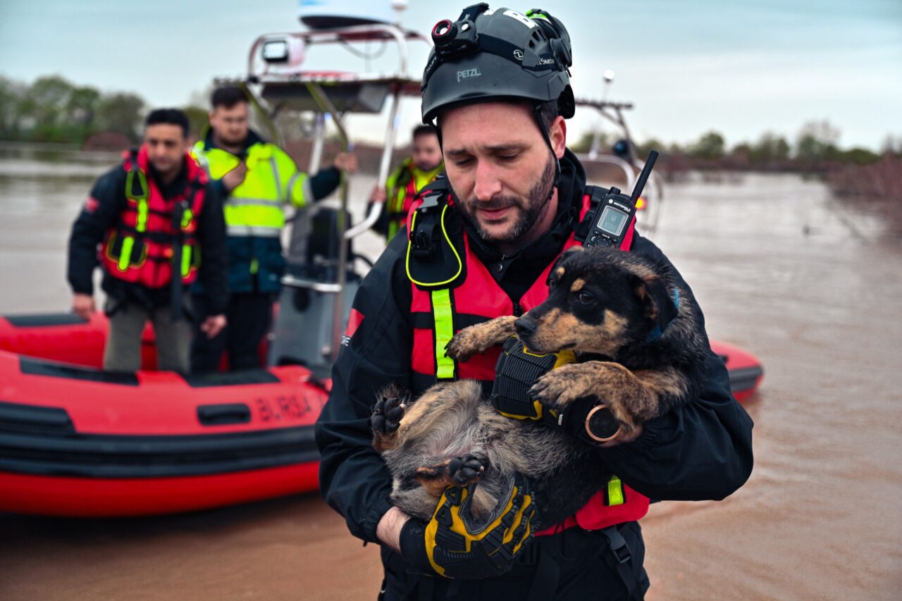 Bursa'da sular altında kalan bu evden sağ çıkardılar 1 37043mty5y2fimz1