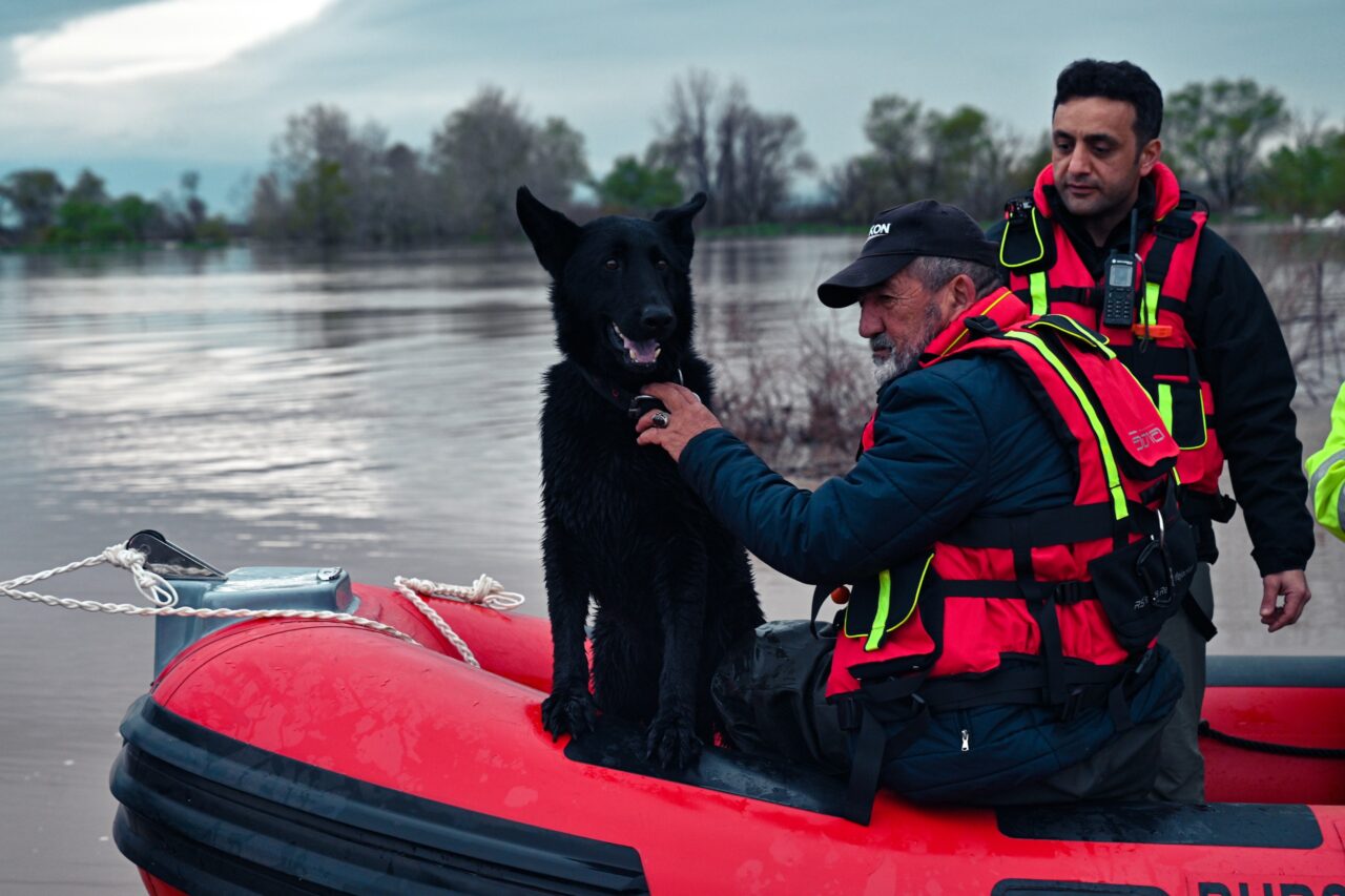 Bursa'da sular altında kalan bu evden sağ çıkardılar 2 37043mty5y2fimz3