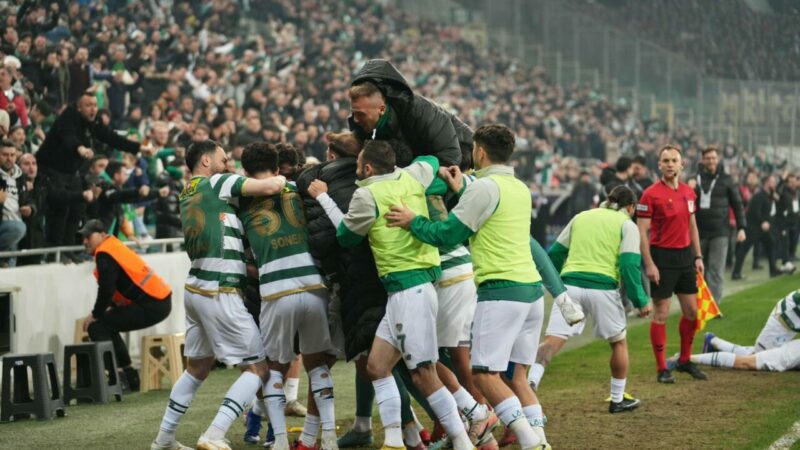 Lider Bursaspor bugün Ege deplasmanında kazanıp hedefine bir adım daha