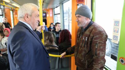 Bursa’da vatandaşa metro sürprizi! Bakın kim karşıladı…