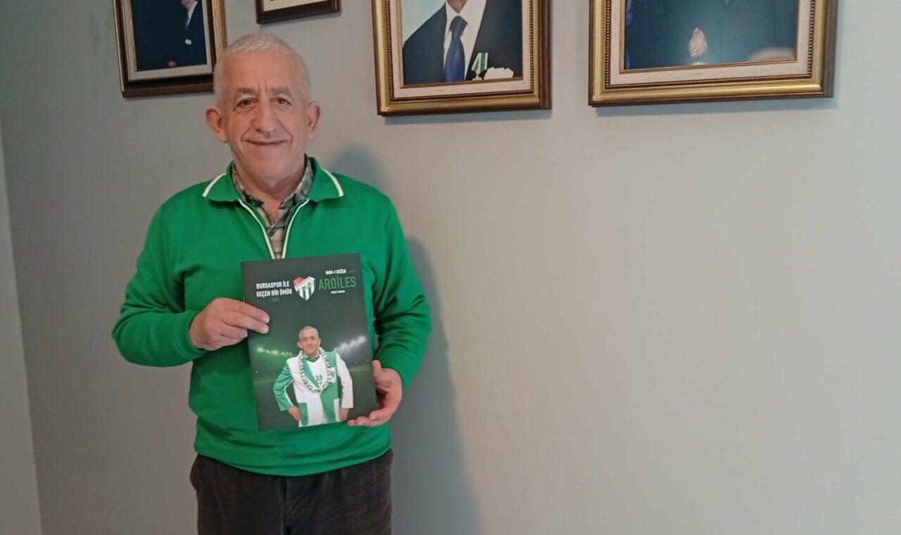 Bursaspor’un amigosu Ardiles’in hayatı kitap oldu Bursaspor’un amigosu Ardiles’in hayatı kitap oldu