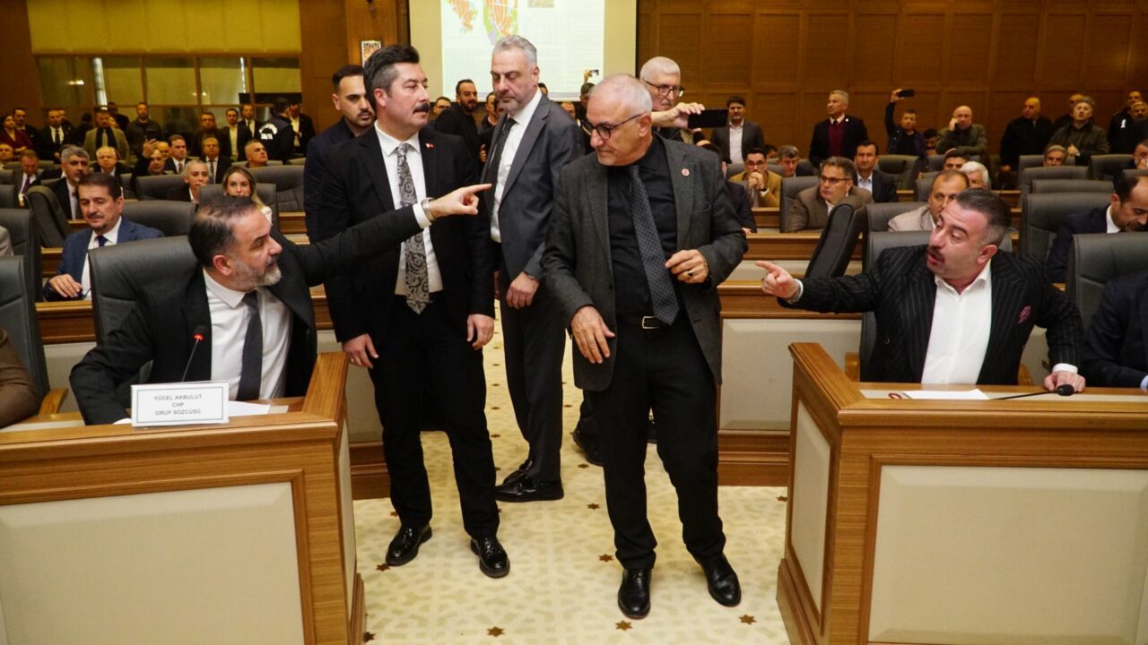 Bursa Büyükşehir Meclisi’nde gerginlik! Oturum durma noktasına geldi
