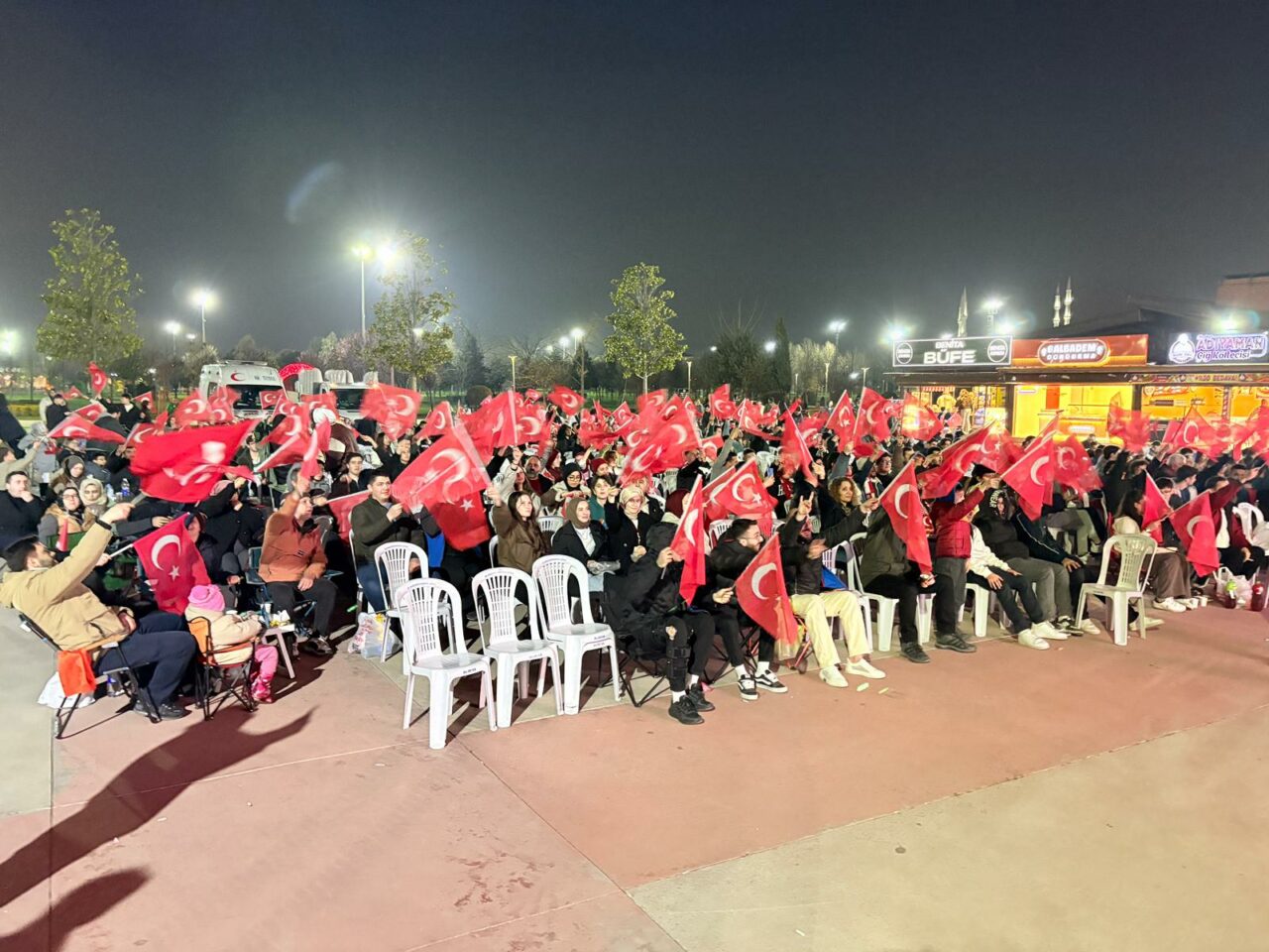 Bursa’da Milli coşku; Bayrağını kapan buraya akın etti