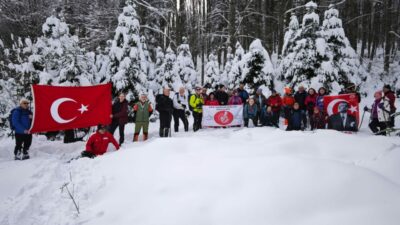 Sınır Tanımayan Dağcılar Spor Kulübü’nden Uludağ’da mesaj dolu yürüyüş