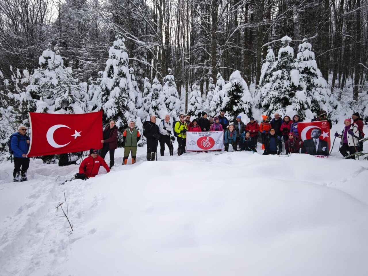 Sınır Tanımayan Dağcılar Spor Kulübü’nden Uludağ’da mesaj dolu yürüyüş