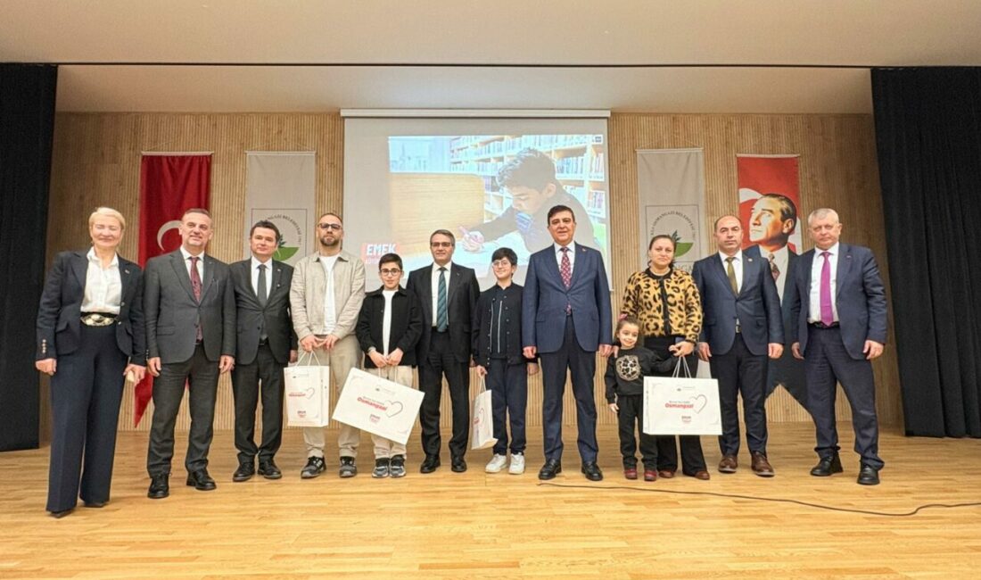 Bursa’da 62. Kütüphane Haftası başladı; 64 kütüphanede 1 milyon 200 bin kitap Hasan Ali Yücel Dünya Klasikleri Kütüphanesi’nde düzenlenen açılışta konuşan protokol