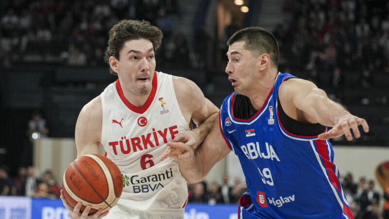 12 Dev Adam Sırbistan’ı geçti, üst turu garantiledi 12 Dev Adam, FIBA 2027 Dünya Kupası Avrupa Elemeleri'nde Sırbistan'ı
