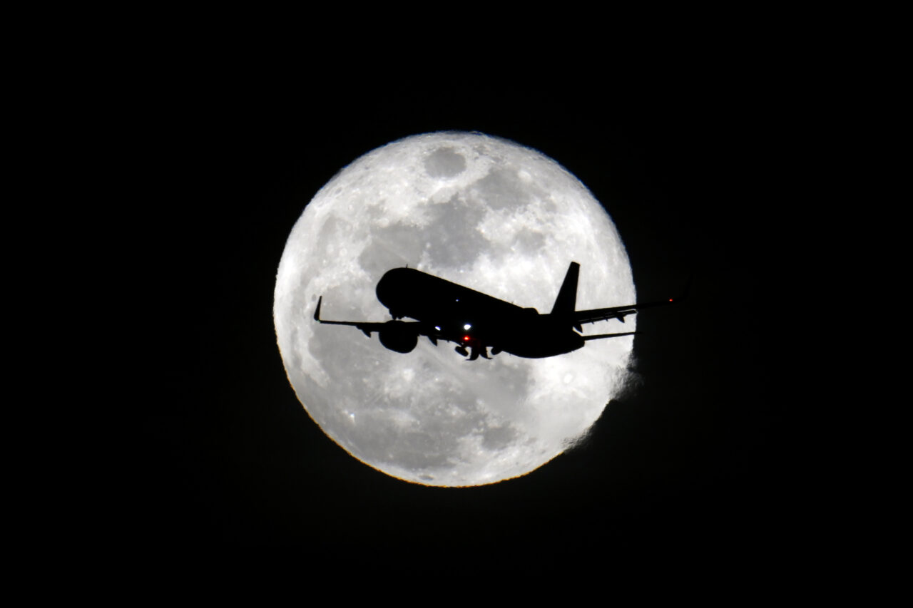 Kanlı Ay’ı hiç böyle gördünüz mü?