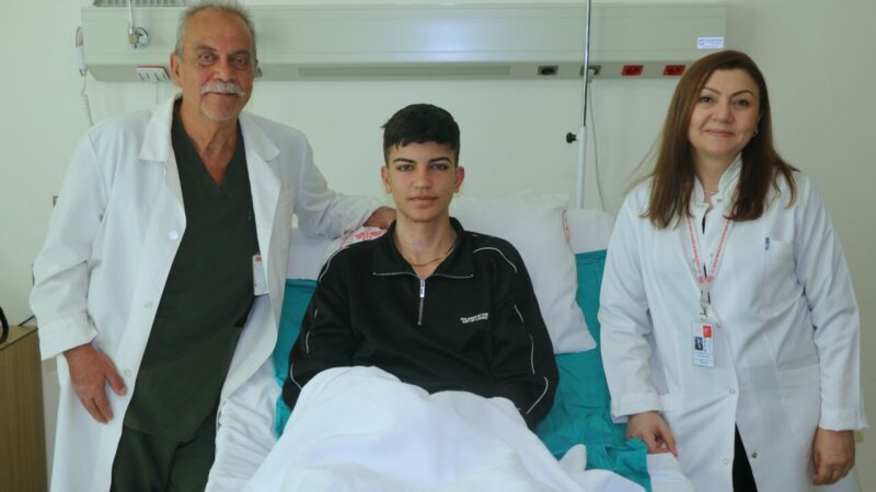 Lise öğrencisi 17 ameliyatla hayata tutundu Kahramanmaraş'ta soba yakılırken çıkan yangında vücudunun yüzde 75'inde yanık oluşan