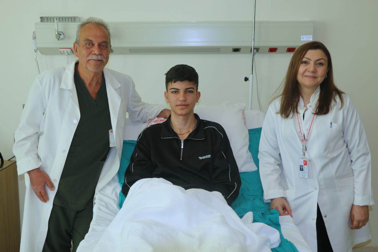 Lise öğrencisi 17 ameliyatla hayata tutundu