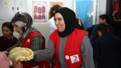 Bursa’da hayırseverin ördüğü atkı ve bereler yerine ulaştı