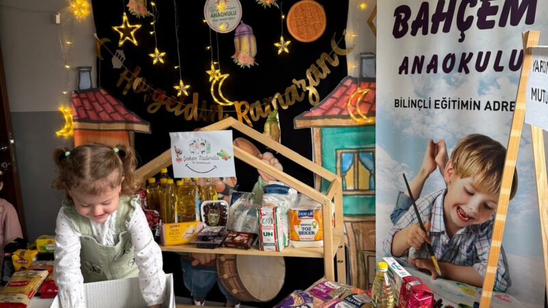Bursa’da anaokulu öğrencilerinden örnek etkinlik Bursa'nın Osmangazi ilçesinde anaokulu öğrencileri, ihtiyaç sahibi aileler için yardım