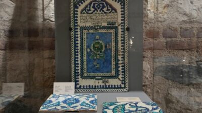 Çalınan 2 İznik çinisi Türkiye’ye iade edildi