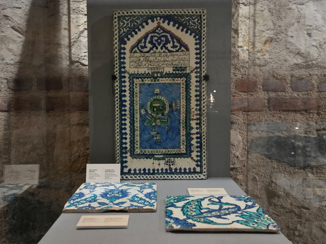 Çalınan 2 İznik çinisi Türkiye’ye iade edildi