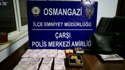 Bursa’da içi para ve altın dolu çantanın sahibi bakın nasıl bulundu?