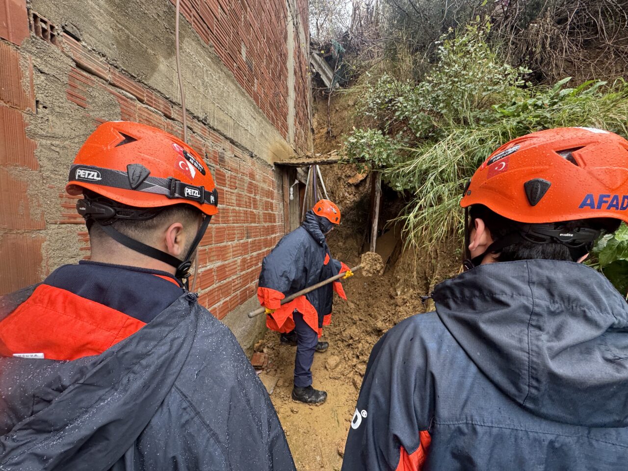 aa 20260330 40966815 40966809 bursadatoprakkaymasinedeniyleevindemahsurkalankadinkurtarildi