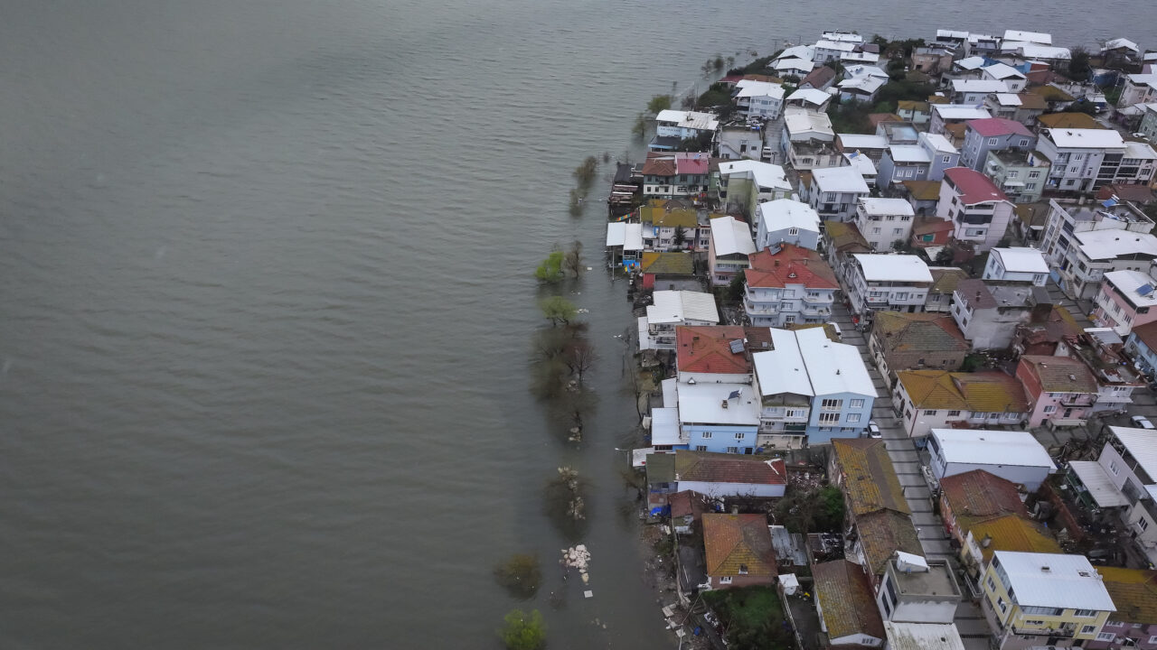 Bursa'daki 'Küçük Venedik' sular altında 7 aa 20260330 40967091 40967073 bursada2gunduretkiliolansaganaksonucuuluabatgolununsuseviyesiyukseldi
