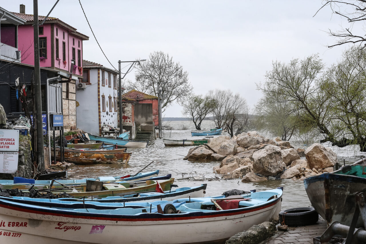 Bursa'daki 'Küçük Venedik' sular altında 10 aa 20260330 40967091 40967076 bursada2gunduretkiliolansaganaksonucuuluabatgolununsuseviyesiyukseldi