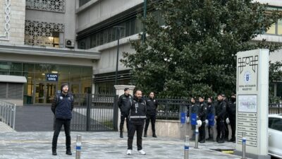 Bursa Büyükşehir Belediye binasında İl Emniyet Müdürlüğü ekiplerince arama gerçekleştirildi.