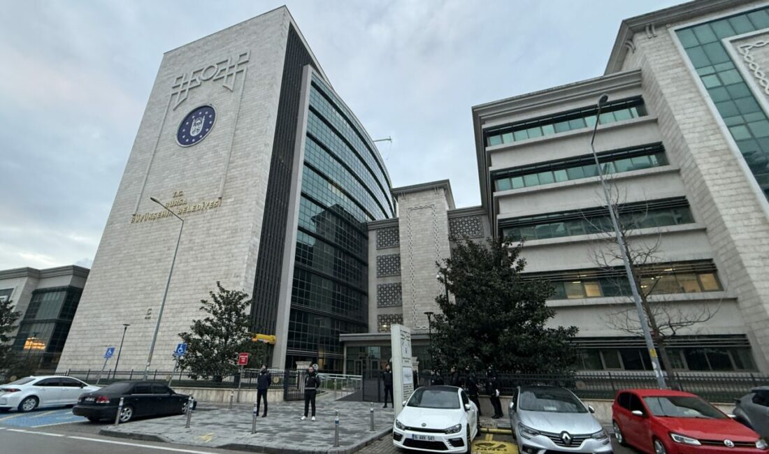 Bursa Büyükşehir Belediye Başkanı Mustafa Bozbey ile birlikte 57 kişinin