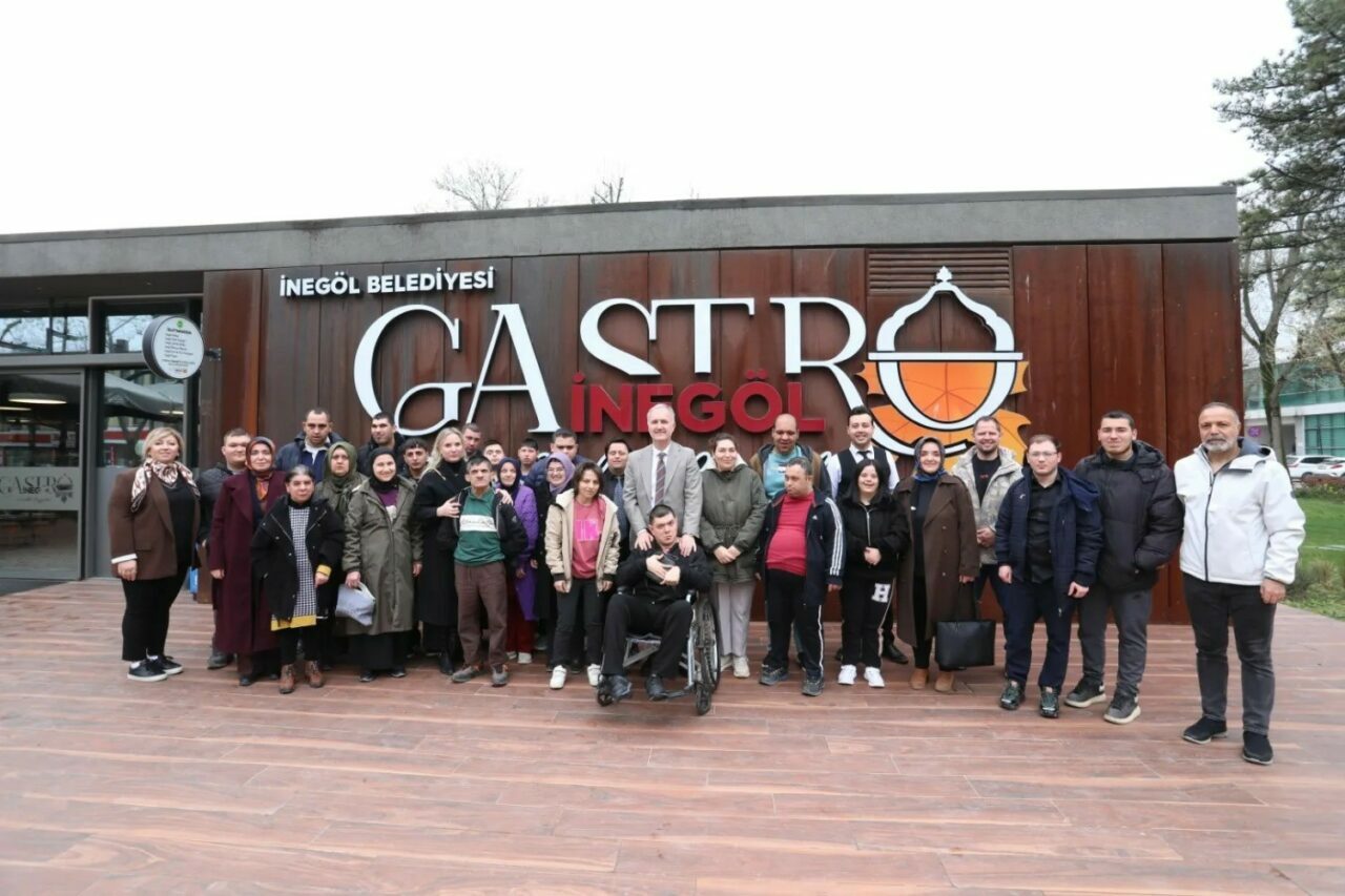 Başkan Alper Taban, Engelsiz Yaşam Merkezi öğrencileriyle kahvaltıda buluştu