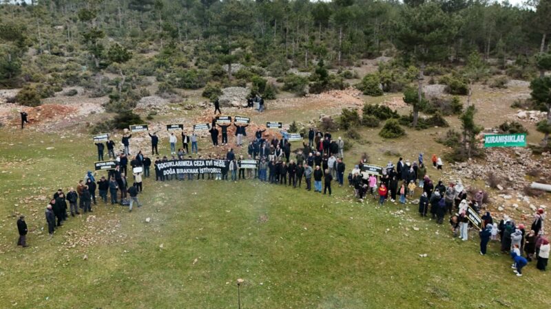 Bursa'nın Keles ilçesinde köy merasına cezaevi yapılmasını istemeyen bir grup