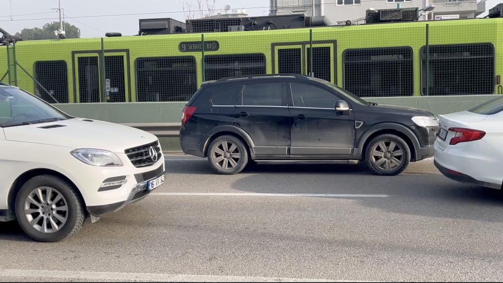Bursa’nın en işlek caddesinde şaka gibi olay!