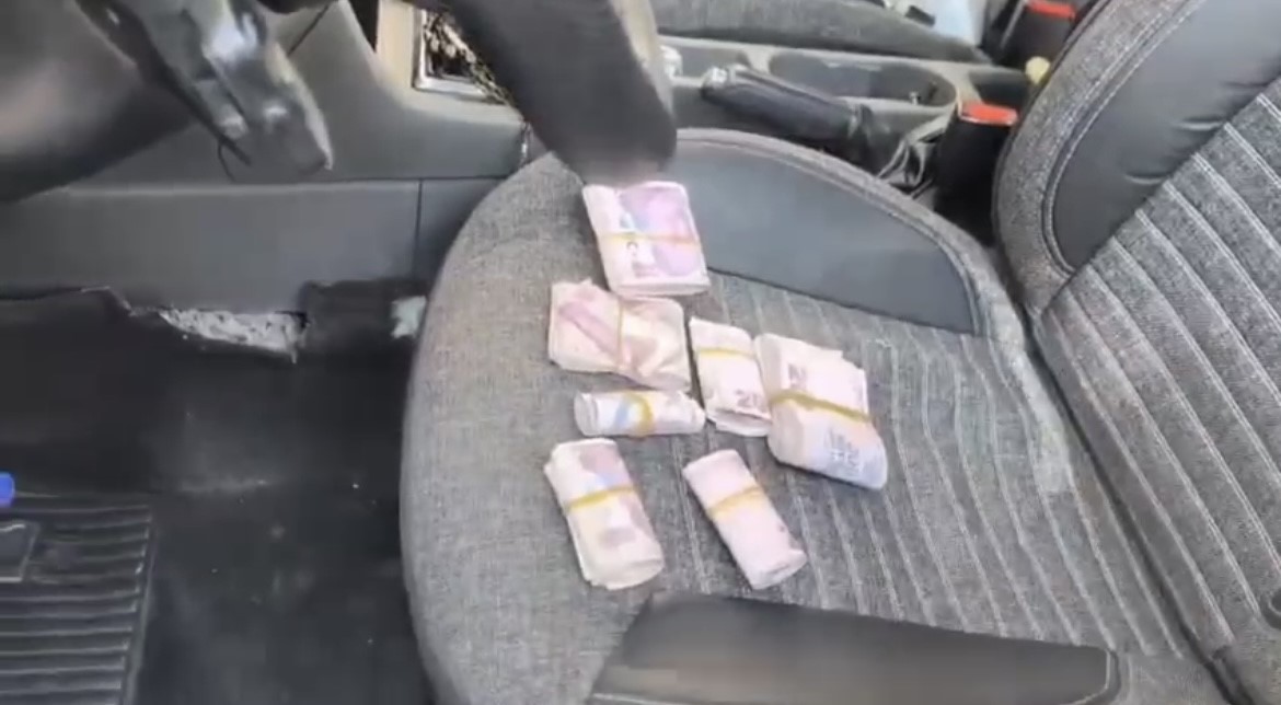 Bursa’da film gibi operasyon: Islak mendilden, aracın zulasına… Her yere gizlemiş!