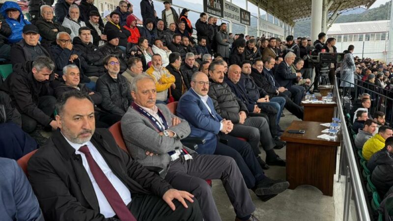 Bursaspor’a Çelik ve Varank’tan destek AK Parti Bursa Milletvekili Mustafa Varank ile AK Parti Artvin