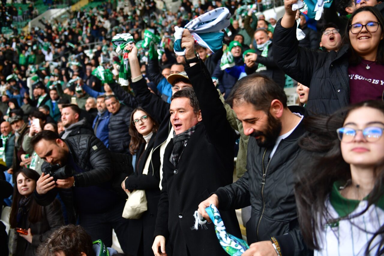 Başkan Aydın çocuklarla Bursaspor coşkusunu paylaştı