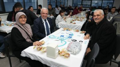 Bursa’da Başkan Özdemir, vatandaşlarla iftarda buluştu